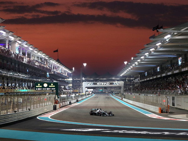 Lewis Hamilton saldrá desde la pole en Yas Marina