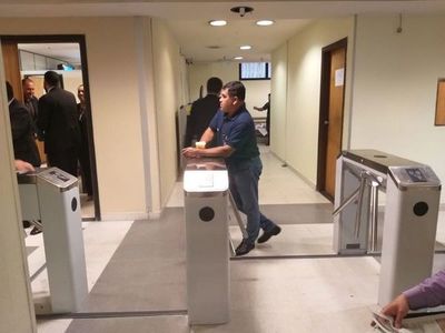 Tras concluir sumario, en Senado destituyen a cinco funcionarios