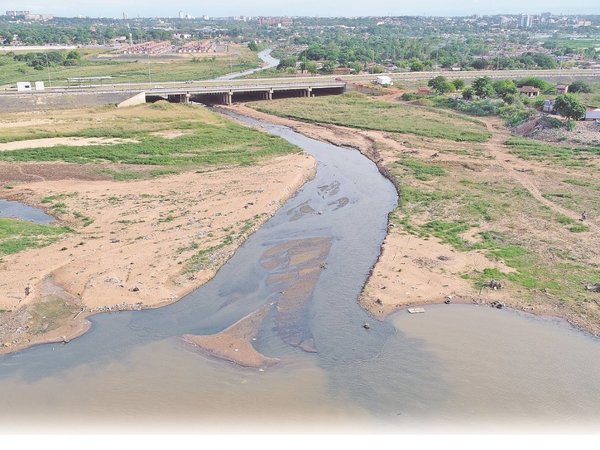 Arroyo Mburicaó: Las aguas bajan turbias