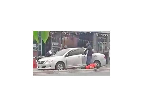 Al mediodía y en plena ruta Acceso Sur roban G. 335 millones