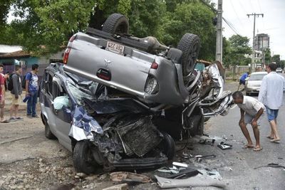 Accidente con vuelco de rodado deja varios heridos y posibles fallecidos - Nacionales - ABC Color