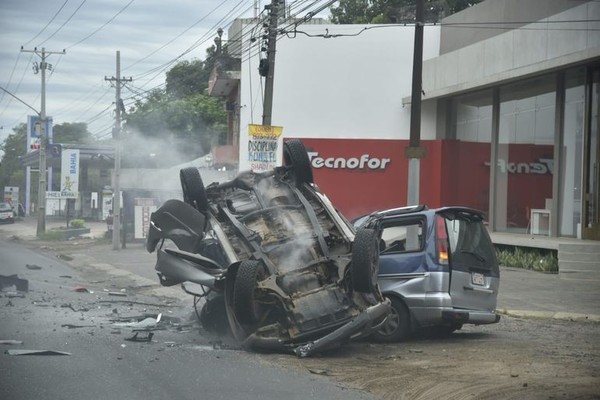Tres personas fallecidas en choque de vehículos sobre la Transchaco