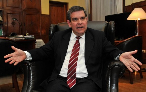 Exministro de Hacienda dice que salida de alrededor de 300 mil usuarios de tarjetas del sistema fue un “festín para la usura" - ADN Paraguayo