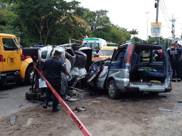 Grave accidente sobre la Transchaco deja cuatro personas fallecidas » Ñanduti