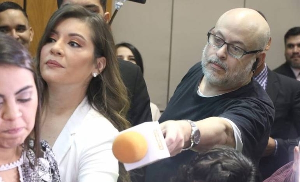 HOY / Tras quedar "desempleado", Payo Cubas quiere volver al Senado ¿como cronista de radio?