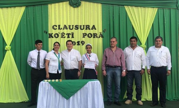 Escuela Ko’êti Porã cerró año con exposición