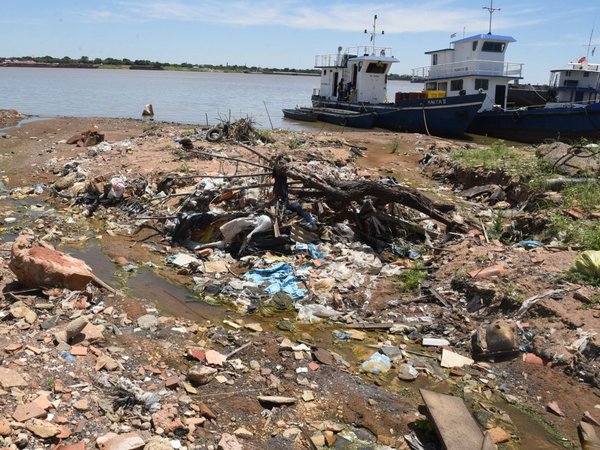 Canales y arroyos son viaductos que arrastran basura hasta el río