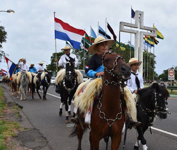 Colorida y tradicional cabalgata de la fe  - Locales - ABC Color