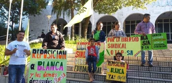 HOY / Docentes e OTEP exigen reponer a Blanca Ávalos