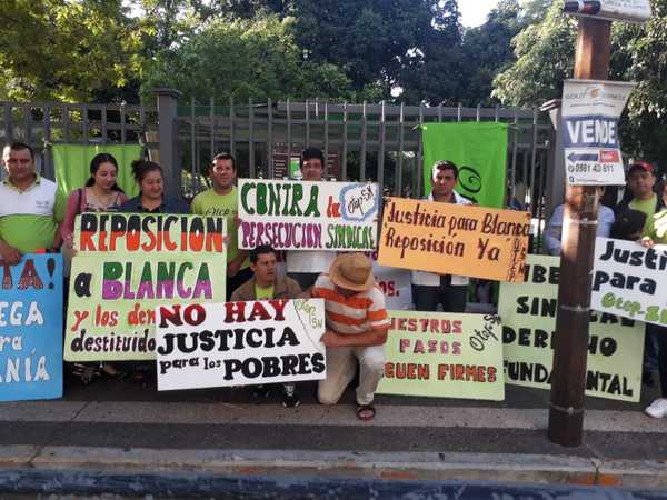Docentes de la OTEP en vigilia por la reposición de Blanca Ávalos » Ñanduti