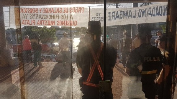 Huelga en Lambaré: Acusan a sindicalistas de cometer actos de vandalismo