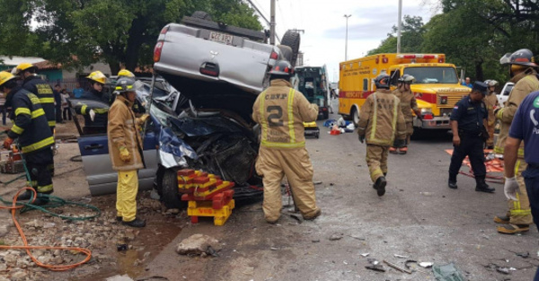 ¿ÑEMBO TORETO? Tras vuelco mueren cuatro en accidente