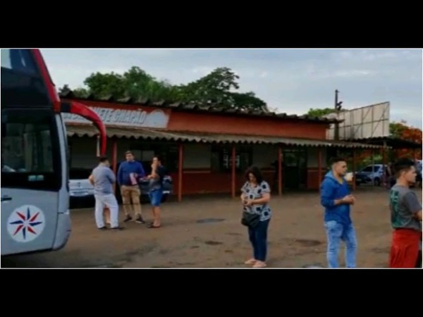 BUS PARAGUAYO QUEDÓ 17 HORAS VARADO Y SIN AUXILIO EN BRASIL