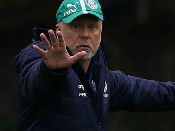 Palmeiras destituye al técnico Mano Menezes