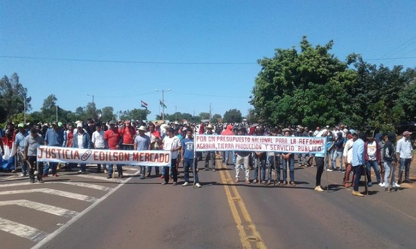 Campesinos de Yasy Cañy cierran ruta exigiendo cese de desalojos
