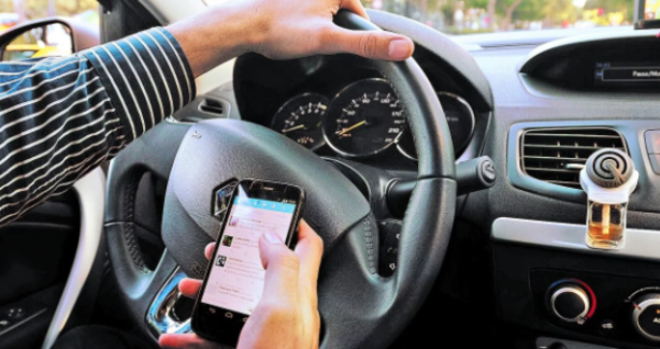 HOY / Exceso de velocidad y uso de celulares al volante se cobran cientos de vidas en las rutas
