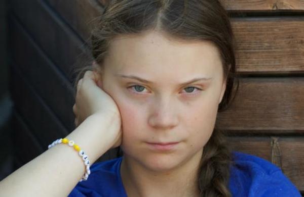 Critican a Greta Thunberg por aparecer en un sillón de cuero animal de 6.000 dólares - SNT