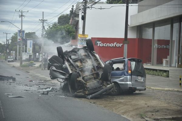 Video confirma teoría del charco de agua que causó fatal accidente - Nacionales - ABC Color