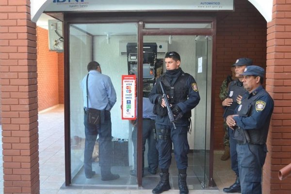 Aguinaldos y fiestas de fin de año: reforzarán seguridad en cercanías de los cajeros - ADN Paraguayo