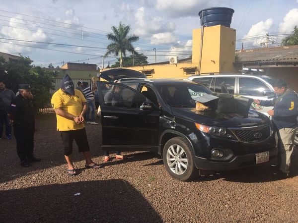 Incautan camioneta presuntamente con droga oculta - Nacionales - ABC Color