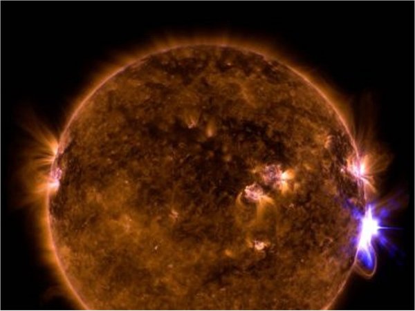 Hallan una estrella que fulgura millones de veces más fuerte que el Sol