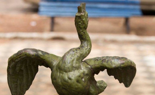 HOY / Roban escultura de hierro de más de 100 años de una plaza céntrica de Asunción