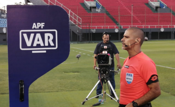 HOY / En juego piloto usan el VAR que será oficial desde el miércoles
