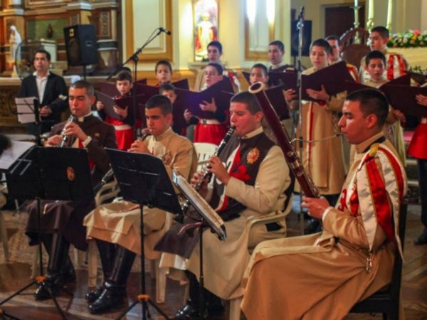 Coro y orquesta de los Heraldos ofrecen villancicos en el BCP