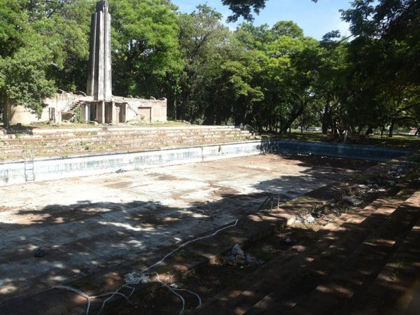 Itaipú abortó ayuda para revitalizar   Parque Caballero y pileta olímpica