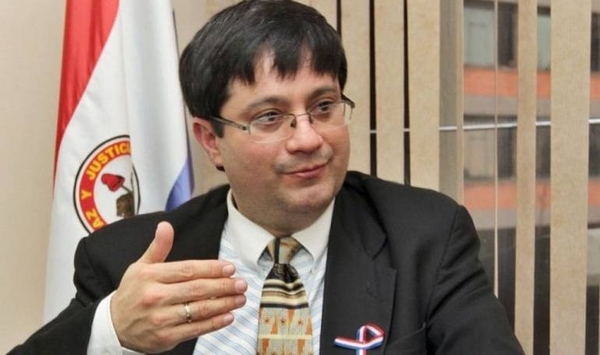 HOY / Ordenan captura de exministro de la Función Pública