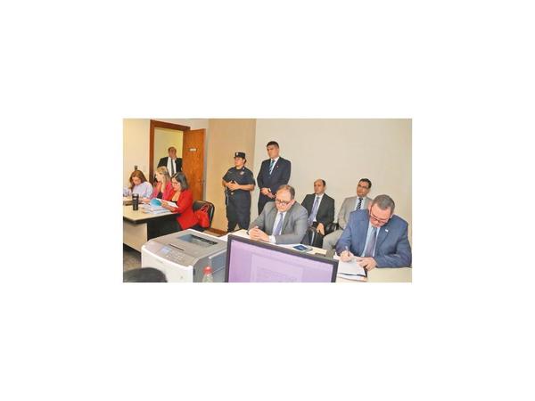 Javier Zacarías y McLeod zafan de la cárcel por presunta declaración falsa