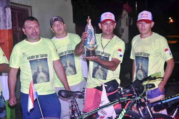 Promeseros de la Virgen llegaron desde Buenos Aires en bicicletas •