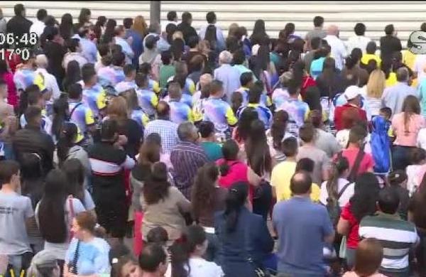 Feligreses acuden a la Basílica de Caacupé para el sexto día del novenario - SNT
