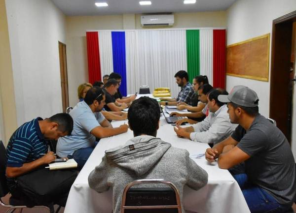 APERTURA DE OFERTAS EN LA GOBERNACIÓN DE ITAPÚA PARA POLIDEPORTIVO DEL DISTRITO DE GENERAL ARTIGAS