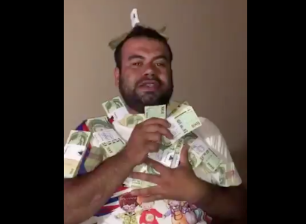 HOY / VIDEO | Precandidato a intendente hace alarde de dinero para su campaña