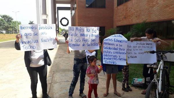 Manifestación en la Municipalidad de Luque •