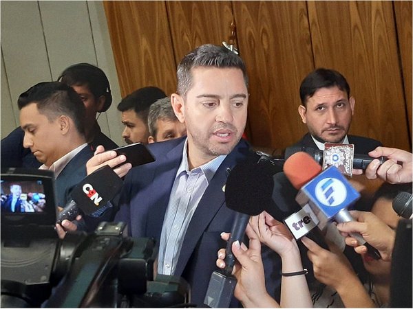 Pedro Alliana habla de "inminente" expulsión de Ulises Quintana