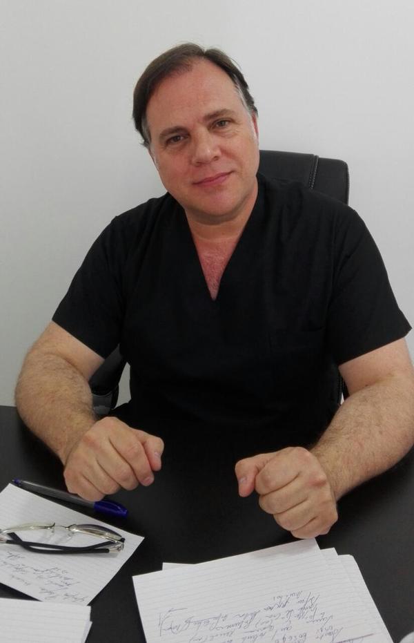 Médico argentino realiza atención médica a compatriotas. - .::RADIO NACIONAL::.