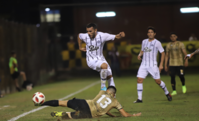 HOY / Gumarelos y legendarios disputan una final oficial 16 años después