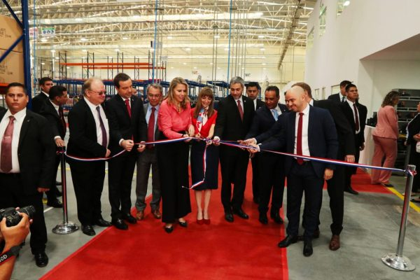 Firma alemana inaugura fábrica de autopartes en Luque