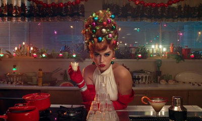 Katy Perry se adelanta a la Navidad en su nuevo video musical