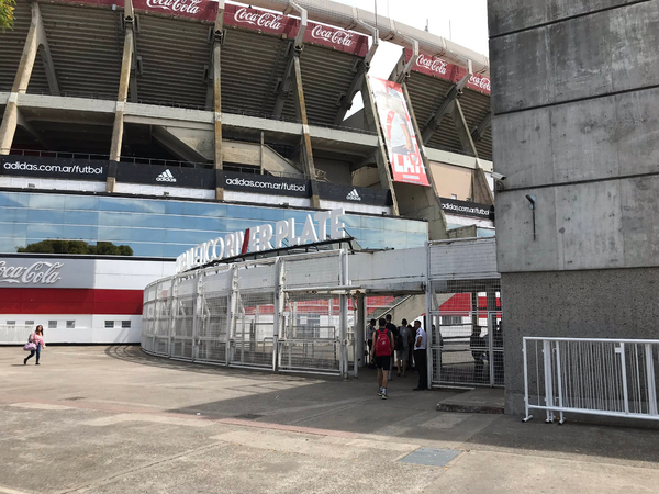 Por amenaza de bomba evacuan el Monumental de Núñez