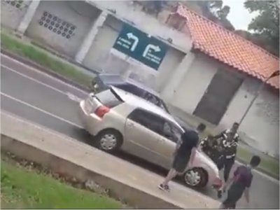 Atropelló a PMT mientras le hacían la boleta de multa