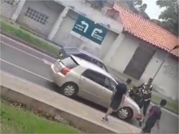 Atropelló a PMT mientras le hacían la boleta de multa
