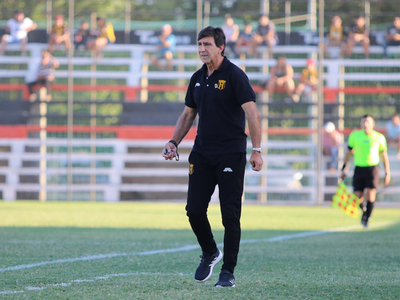 Costas tiene el once para la final