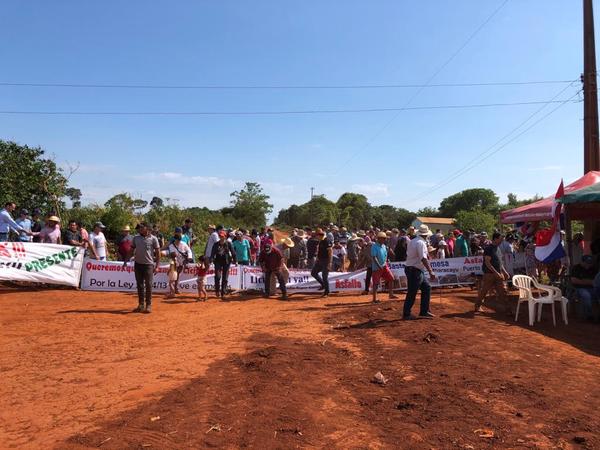 Pobladores piden pavimentación en Mbaracayú y paralizan puerto con manifestación - ADN Paraguayo