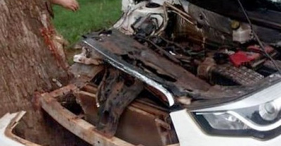 Para no chocar a un perro volcó su auto