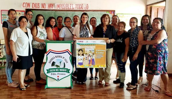 Orientan a cantineros sobre alimentación adecuada en las escuelas