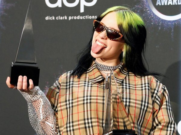 Billie Eilish arrasa en la primera edición de los Apple Music Awards