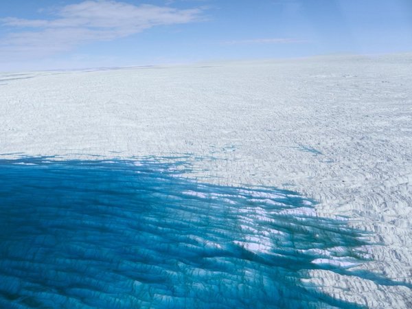 Imágenes de drones muestran la fragilidad de la capa de hielo de Groenlandia